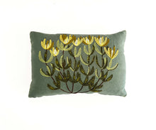 Load image into Gallery viewer, GOLDEN CONEBUSH heavy linen scatter