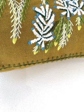 Load image into Gallery viewer, WHITE BOTTLEBRUSH ERICA heavy linen scatter