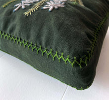 Load image into Gallery viewer, WHITE BOTTLEBRUSH ERICA heavy linen box