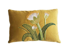 Load image into Gallery viewer, WHITE PAINTBRUSH LILY heavy linen scatter