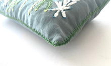 Load image into Gallery viewer, WHITE BOTTLEBRUSH ERICA heavy linen scatter