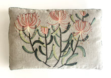 Load image into Gallery viewer, PINCUSHION TOTTUM heavy linen box