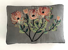 Load image into Gallery viewer, PINCUSHION TOTTUM heavy linen box