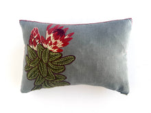 Load image into Gallery viewer, PROTEA EXIMIA light linen scatter