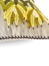 Load image into Gallery viewer, GOLDEN CONEBUSH light linen scatter