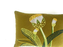 Load image into Gallery viewer, WHITE PAINTBRUSH LILY heavy linen scatter