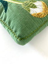 Load image into Gallery viewer, WHITE PAINTBRUSH LILY brushed cotton box