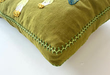 Load image into Gallery viewer, WHITE PAINTBRUSH LILY heavy linen box