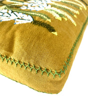 Load image into Gallery viewer, WHITE BOTTLEBRUSH ERICA heavy linen box