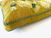 Load image into Gallery viewer, COMMON PINCUSHION heavy linen box