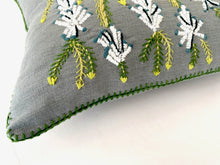 Load image into Gallery viewer, WHITE BOTTLEBRUSH ERICA heavy linen scatter