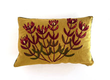 Load image into Gallery viewer, SUNSHINE CONEBUSH heavy linen scatter