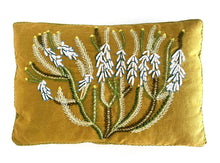 Load image into Gallery viewer, WHITE BOTTLEBRUSH ERICA heavy linen box