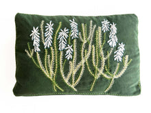 Load image into Gallery viewer, WHITE BOTTLEBRUSH ERICA heavy linen box
