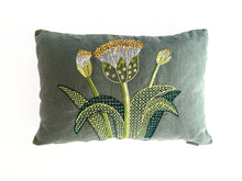 Load image into Gallery viewer, WHITE PAINTBRUSH LILY heavy linen scatter

