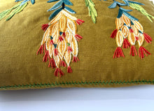 Load image into Gallery viewer, MIMETES heavy linen scatter
