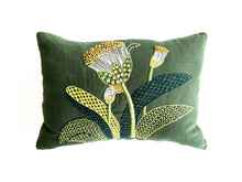 Load image into Gallery viewer, WHITE PAINTBRUSH LILY heavy linen scatter
