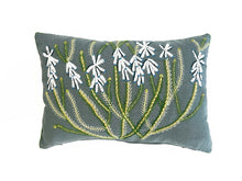Load image into Gallery viewer, WHITE BOTTLEBRUSH ERICA heavy linen scatter
