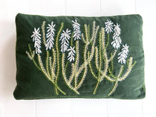 Load image into Gallery viewer, WHITE BOTTLEBRUSH ERICA heavy linen box
