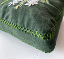 Load image into Gallery viewer, WHITE BOTTLEBRUSH ERICA heavy linen box
