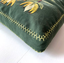 Load image into Gallery viewer, GOLDEN CONEBUSH heavy linen box
