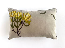 Load image into Gallery viewer, GOLDEN CONEBUSH light linen scatter
