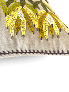 GOLDEN CONEBUSH light linen scatter