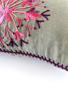 CANDELABRA LILY light linen scatter