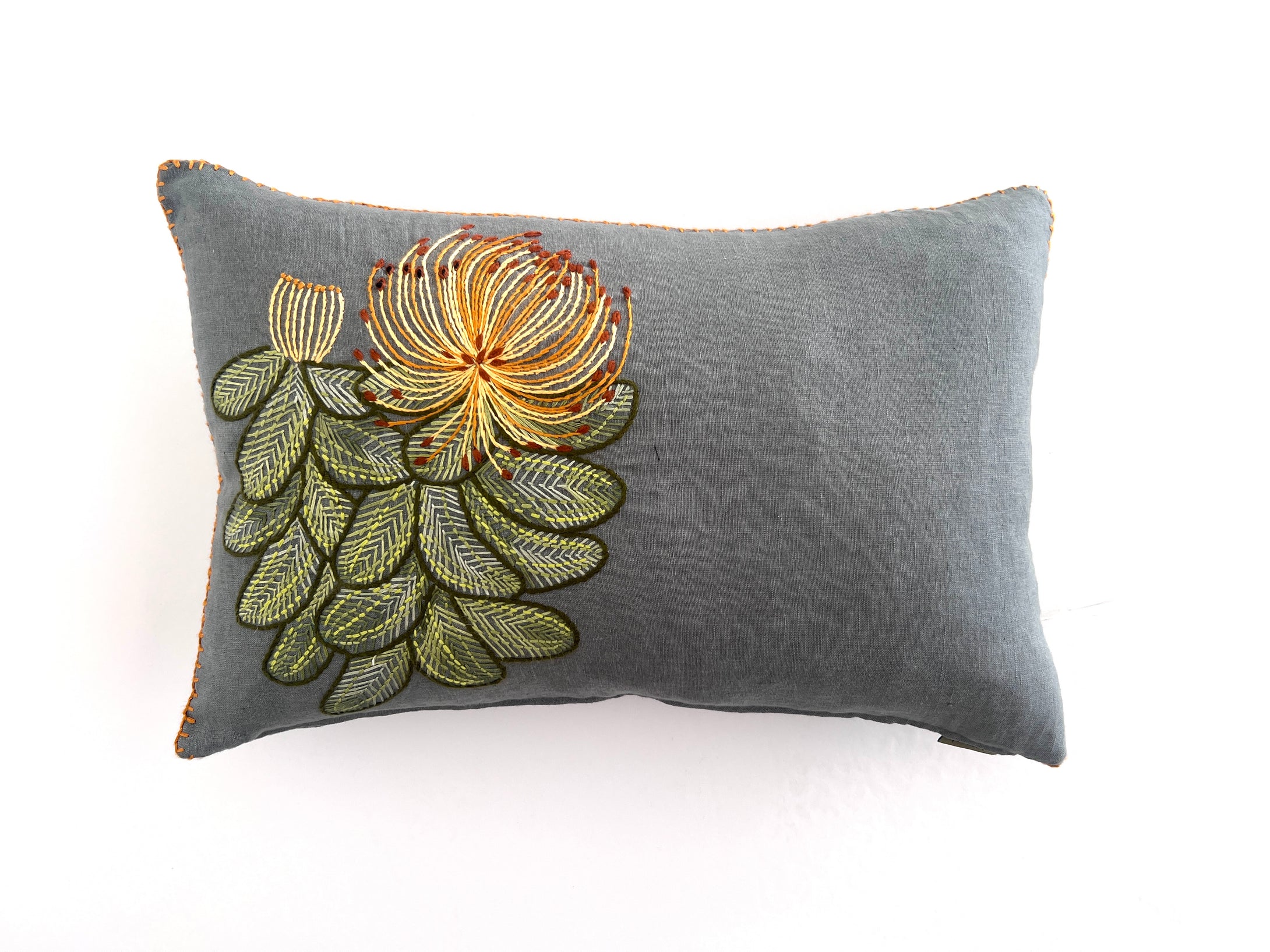 COMMON PINCUSHION light linen scatter