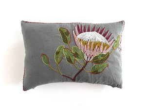 KING PROTEA light linen scatter