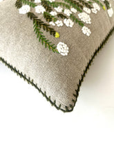 Load image into Gallery viewer, RESTIO heavy linen scatter
