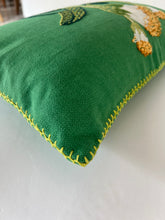 Load image into Gallery viewer, WHITE PAINTBRUSH LILY cotton scatter
