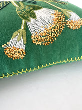 Load image into Gallery viewer, WHITE PAINTBRUSH LILY cotton scatter
