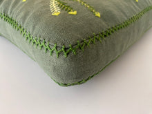 Load image into Gallery viewer, WHITE BOTTLEBRUSH ERICA heavy linen box
