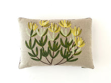 Load image into Gallery viewer, GOLDEN CONEBUSH heavy linen scatter
