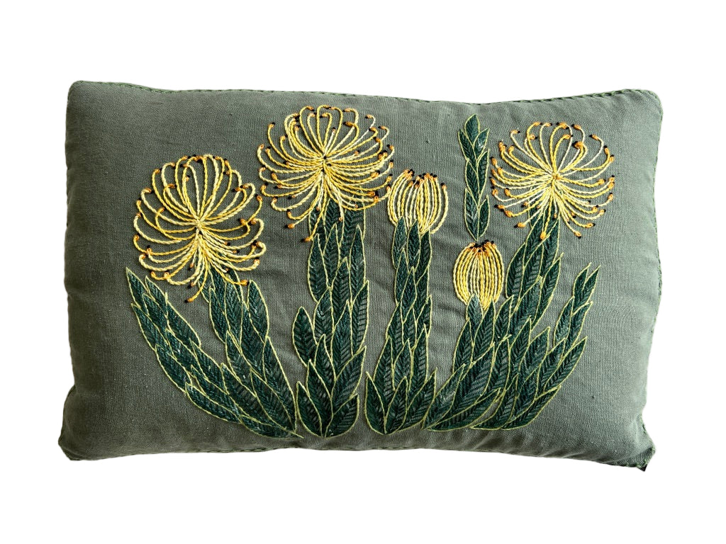 COMMON PINCUSHION  heavy linen box