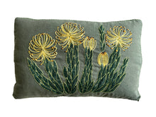 Load image into Gallery viewer, COMMON PINCUSHION  heavy linen box
